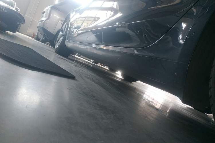 Used Tesla Model 3 2019 Long-Range Rear-Wheel-Drive Version Left Side Sill
