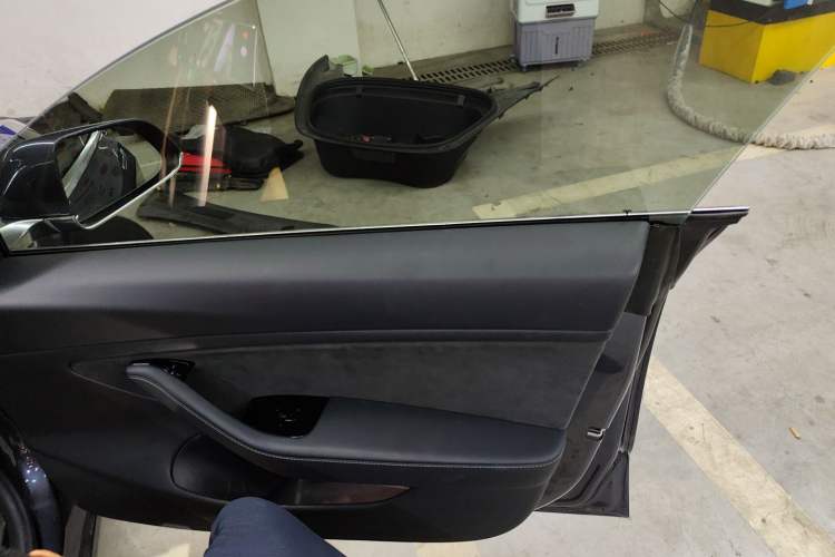 Used Tesla Model 3 2019 Long-Range Rear-Wheel-Drive Version Right Front Door Interior