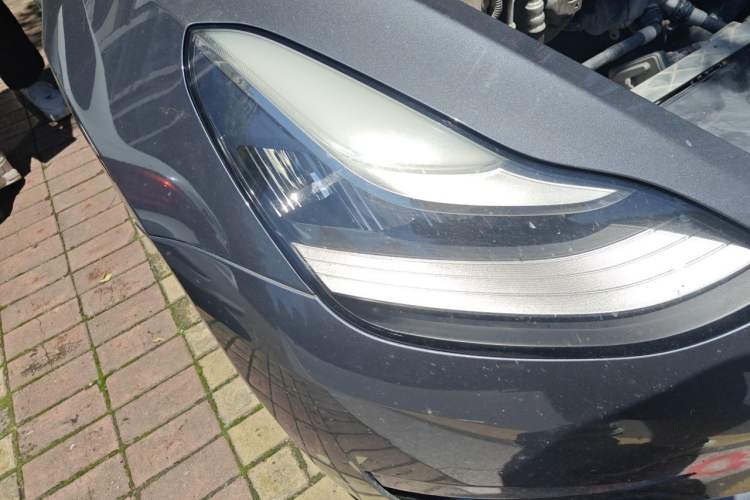Used Tesla Model 3 2019 Long-Range Rear-Wheel-Drive Version Right Front Headlight