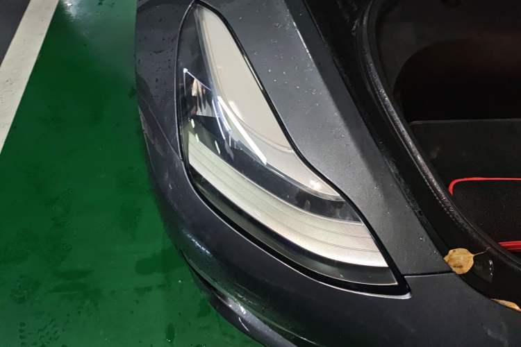 Used Tesla Model 3 2019 Long-Range Rear-Wheel-Drive Version Right Front Headlight