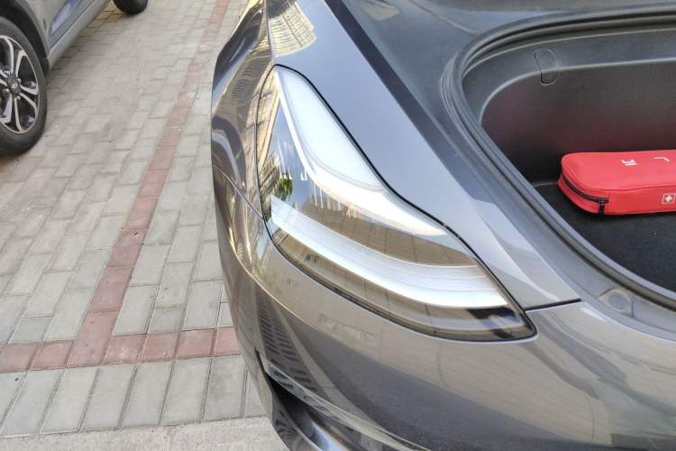 Used Tesla Model 3 2019 Long-Range Rear-Wheel-Drive Version Right Front Headlight