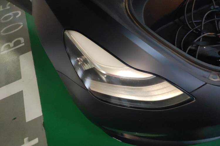 Used Tesla Model 3 2019 Long-Range All-Wheel-Drive Version Right Front Headlight