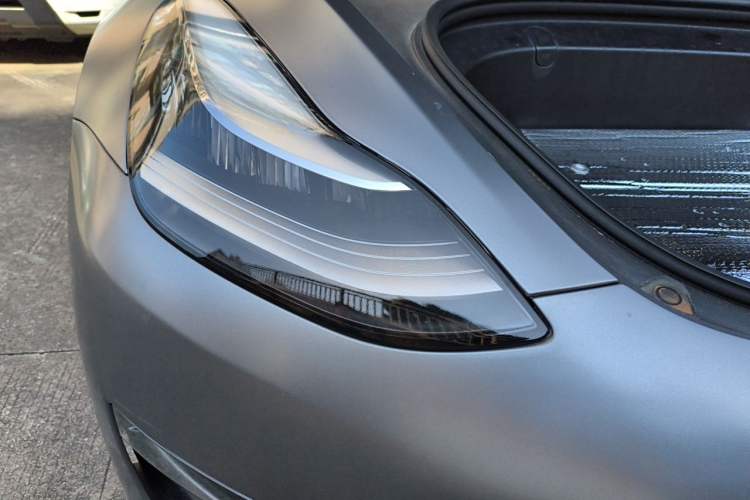 Used Tesla Model 3 2019 Long-Range Rear-Wheel-Drive Version Right Front Headlight