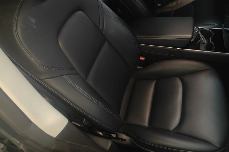 Used Tesla Model 3 2019 Long-Range Rear-Wheel-Drive Version Right Front Seat