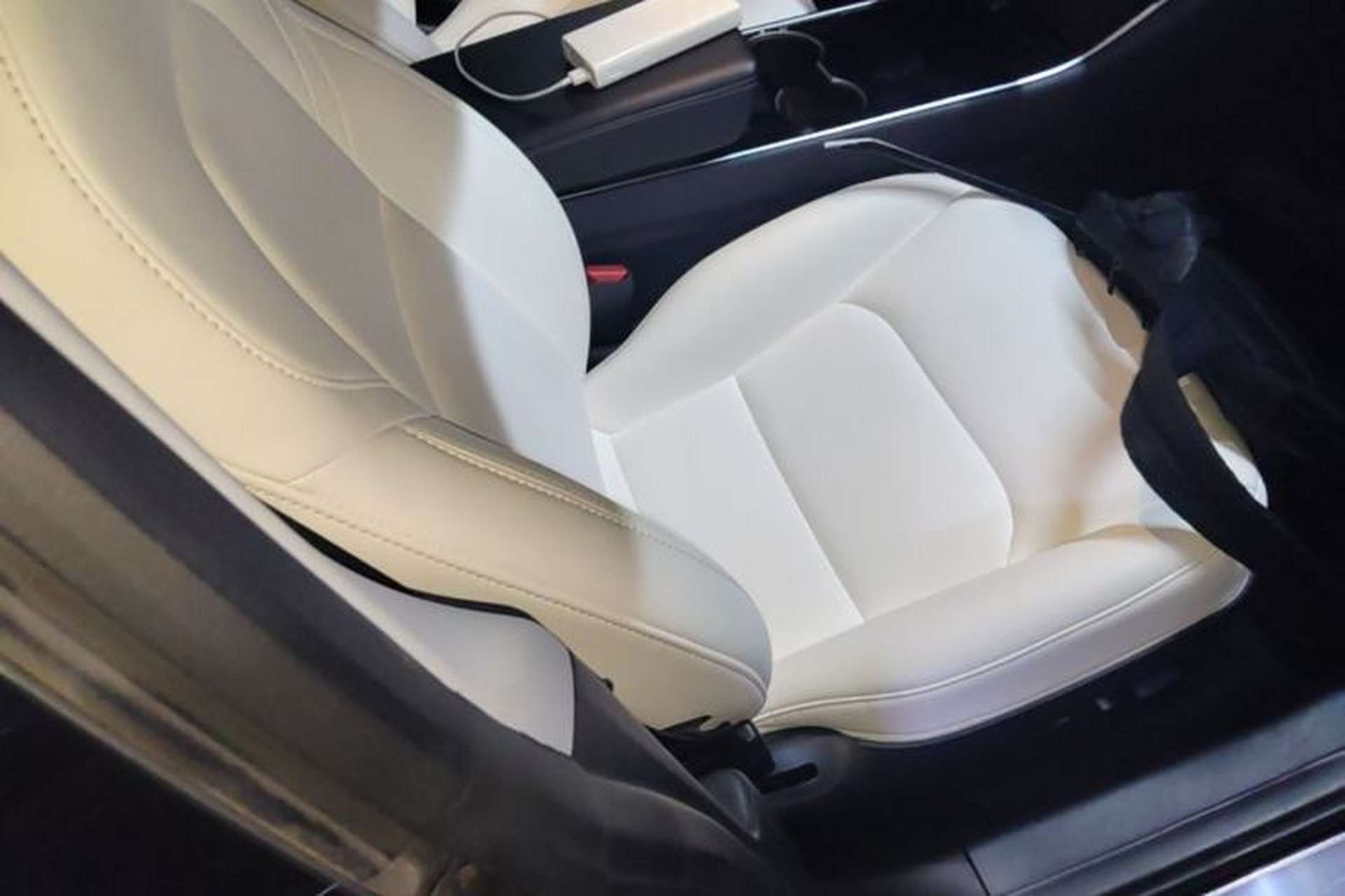 Used Tesla Model 3 2019 Long-Range Rear-Wheel-Drive Version Right Front Seat