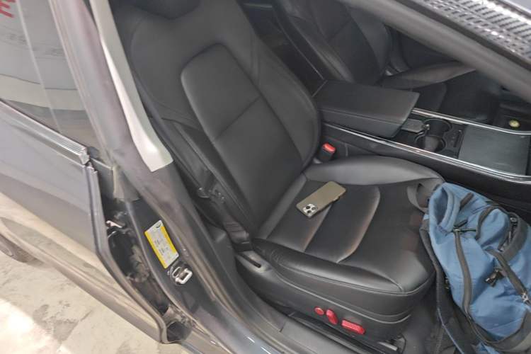 Used Tesla Model 3 2019 Standard Range Rear-Drive Upgraded Version Right Front Seat