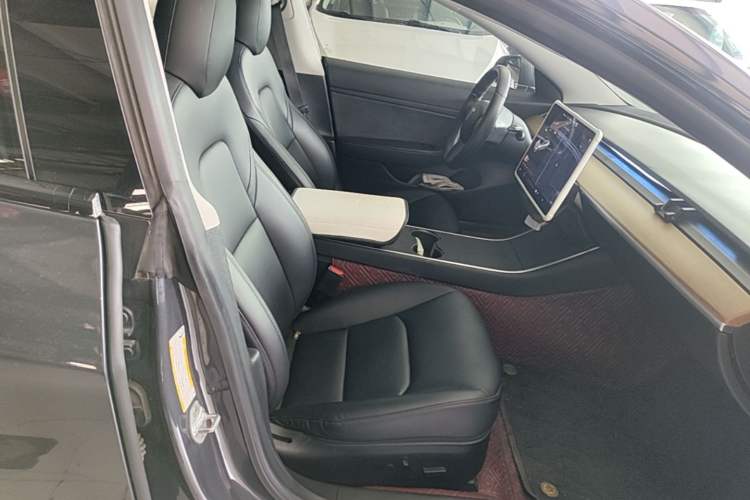 Used Tesla Model 3 2019 Standard Range Rear-Drive Upgraded Version Right Front Seat
