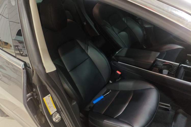 Used Tesla Model 3 2019 Standard Range Rear-Drive Upgraded Version Right Front Seat