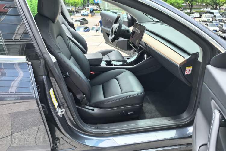 Used Tesla Model 3 2019 Long-Range All-Wheel-Drive Version Right Front Seat