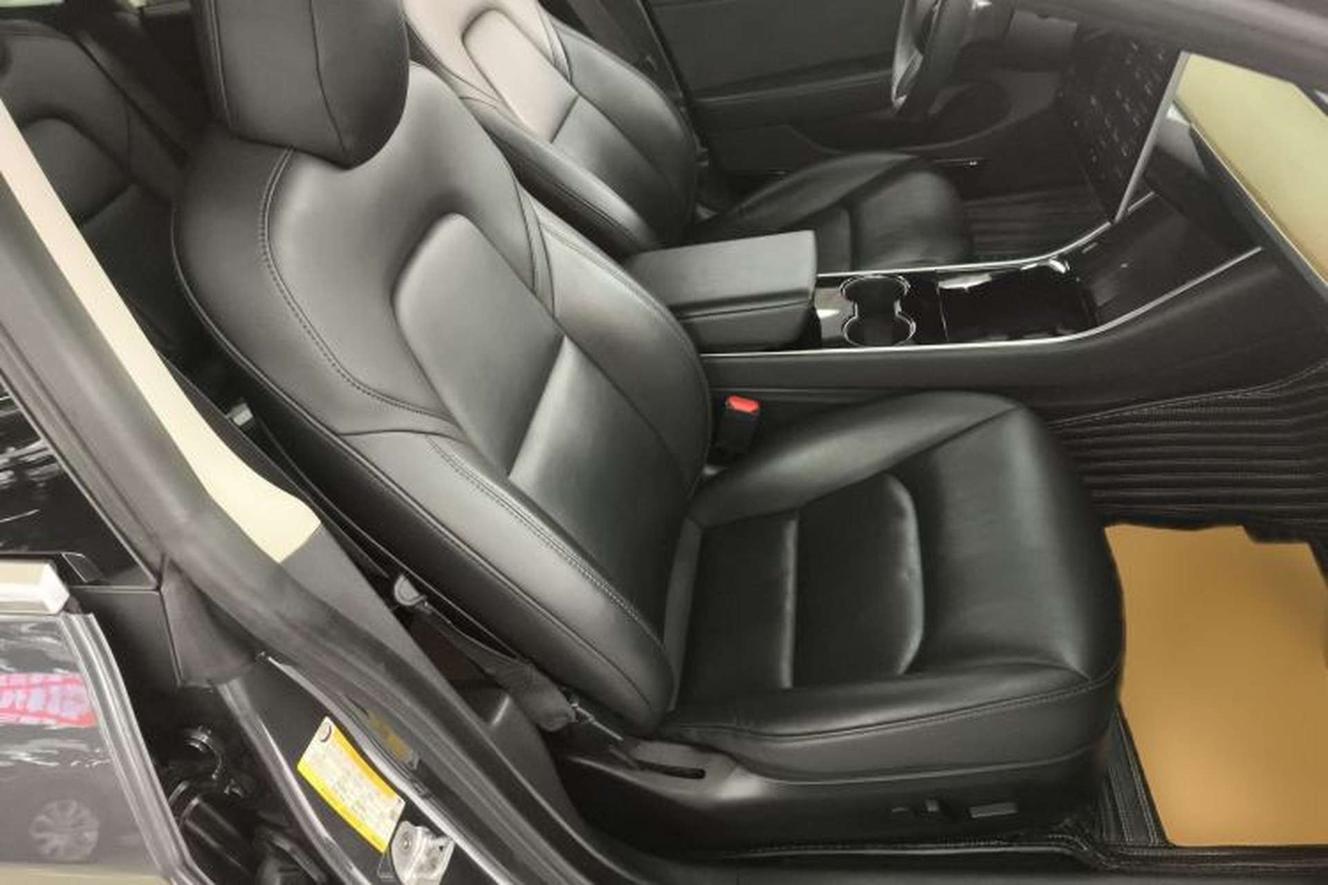 Used Tesla Model 3 2019 Long-Range All-Wheel-Drive Version Right Front Seat