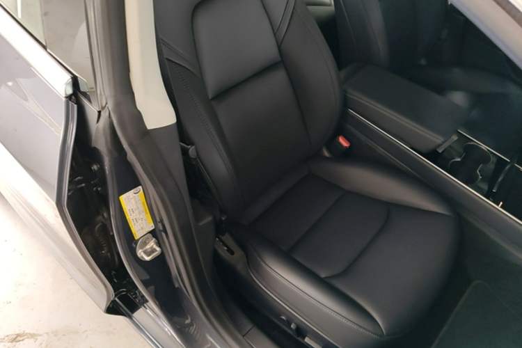 Used Tesla Model 3 2019 Long-Range All-Wheel-Drive Version Right Front Seat