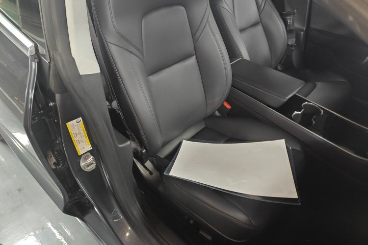Used Tesla Model 3 2019 Long-Range Rear-Wheel-Drive Version Right Front Seat