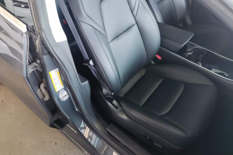 Used Tesla Model 3 2019 Standard Range Rear-Drive Upgraded Version Right Front Seat