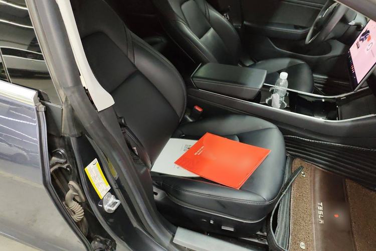Used Tesla Model 3 2019 Long-Range Rear-Wheel-Drive Version Right Front Seat