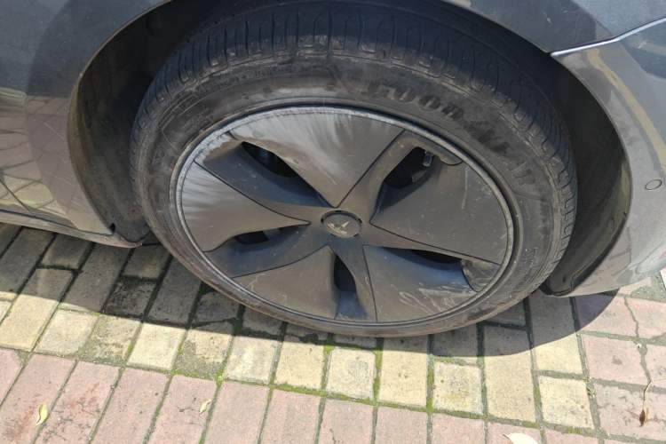 Used Tesla Model 3 2019 Long-Range Rear-Wheel-Drive Version Right Front Wheel Hub