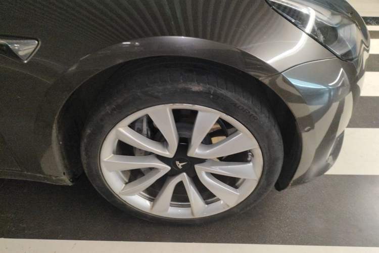 Used Tesla Model 3 2019 Standard Range Rear-Drive Upgraded Version Right Front Wheel Hub
