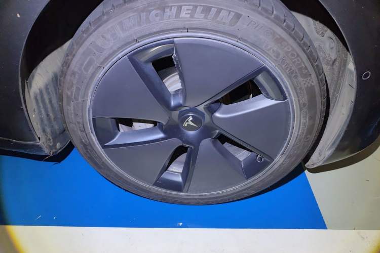 Used Tesla Model 3 2019 Standard Range Rear-Drive Upgraded Version Right Front Wheel Hub