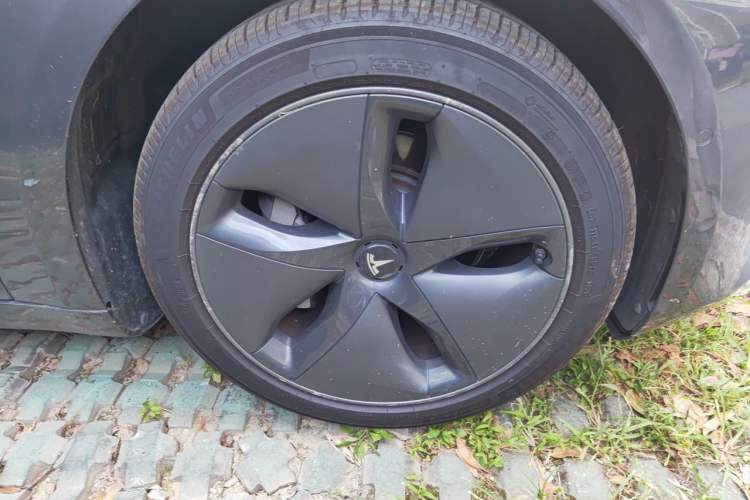 Used Tesla Model 3 2019 Standard Range Rear-Drive Upgraded Version Right Front Wheel Hub