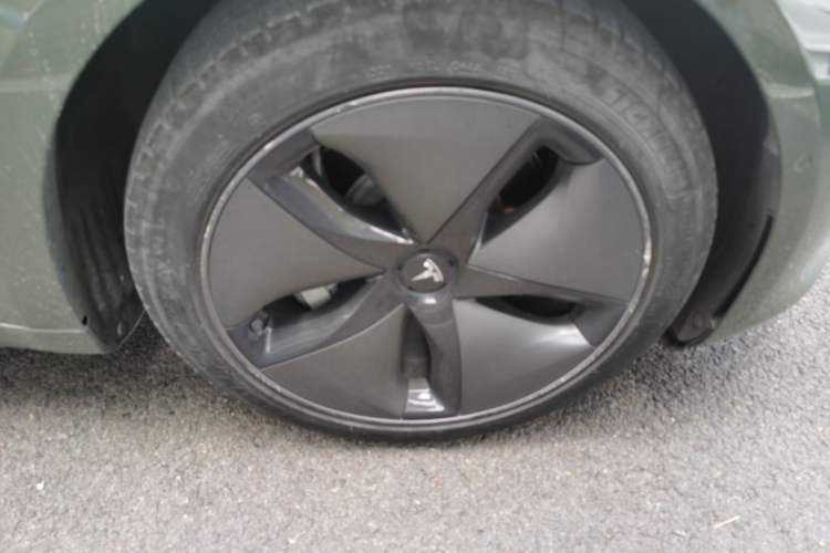 Used Tesla Model 3 2019 Long-Range Rear-Wheel-Drive Version Right Front Wheel Hub
