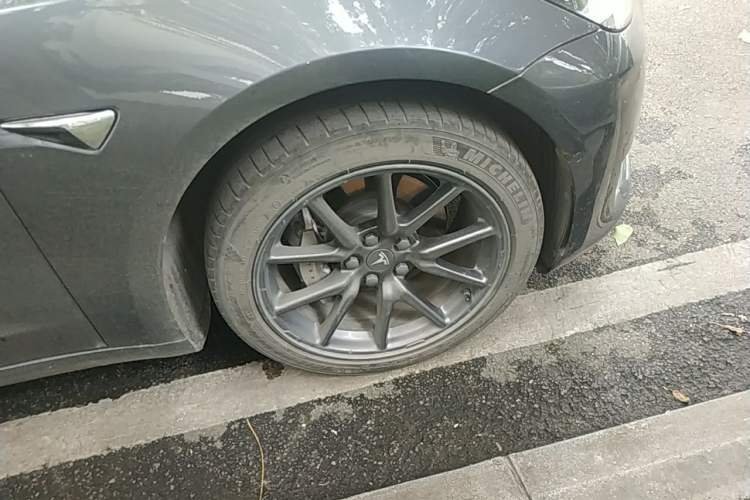 Used Tesla Model 3 2019 Standard Range Rear-Drive Upgraded Version Right Front Wheel Hub
