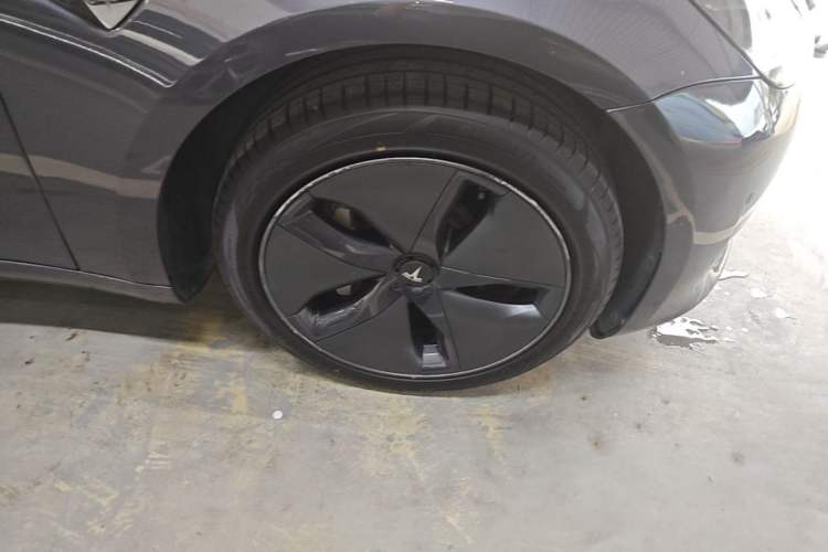 Used Tesla Model 3 2019 Standard Range Rear-Drive Upgraded Version Right Front Wheel Hub