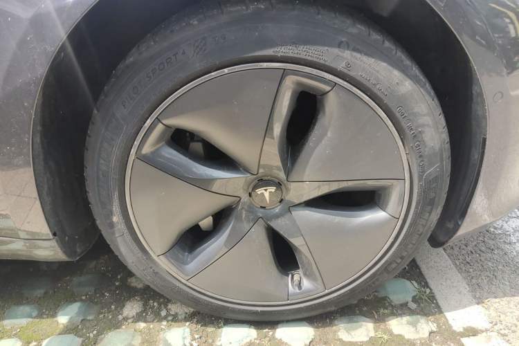Used Tesla Model 3 2019 Standard Range Rear-Drive Upgraded Version Right Front Wheel Hub