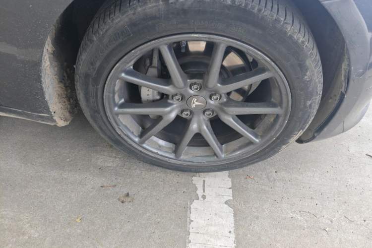 Used Tesla Model 3 2019 Standard Range Rear-Drive Upgraded Version Right Front Wheel Hub