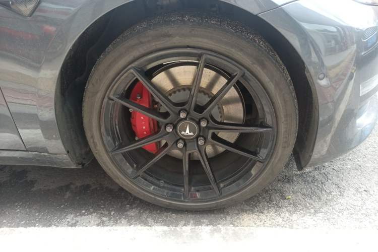 Used Tesla Model 3 2019 Performance High-Performance All-Wheel-Drive Version Right Front Wheel Hub