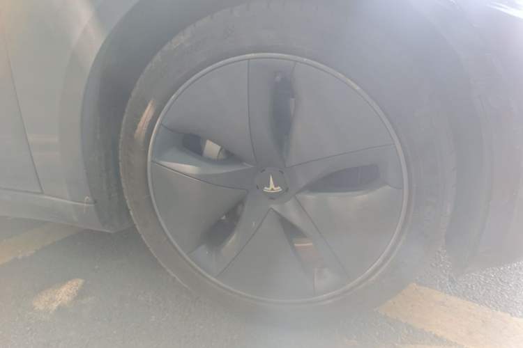Used Tesla Model 3 2019 Standard Range Rear-Drive Upgraded Version Right Front Wheel Hub