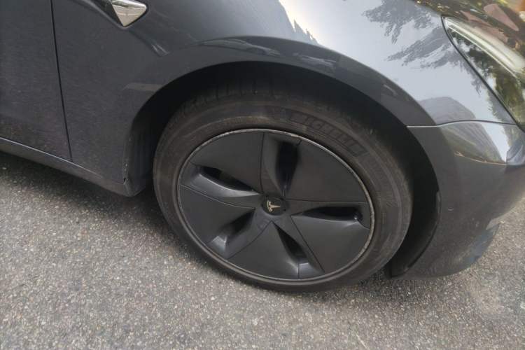 Used Tesla Model 3 2019 Long-Range All-Wheel-Drive Version Right Front Wheel Hub