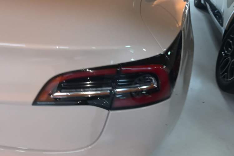 Used Tesla Model 3 2019 Long-Range Rear-Wheel-Drive Version Right Rear Taillight