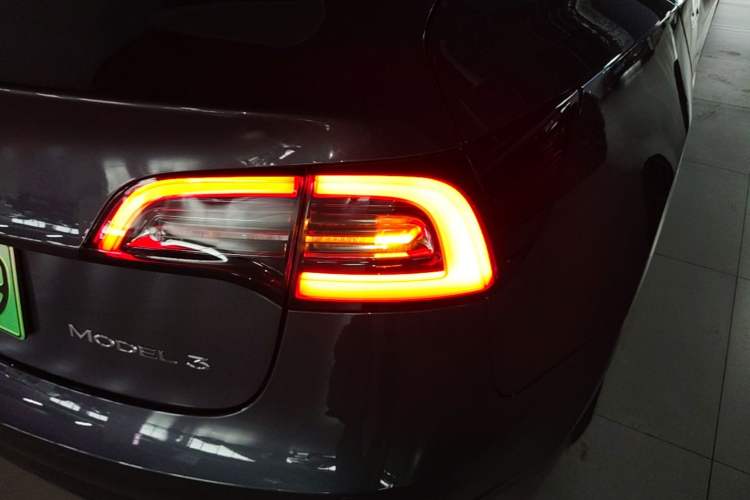 Used Tesla Model 3 2019 Standard Range Rear-Drive Upgraded Version Right Rear Taillight