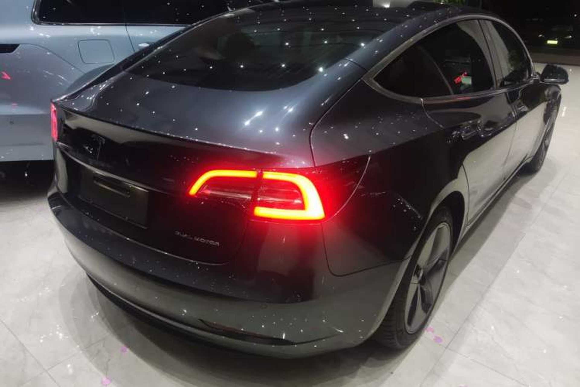 Used Tesla Model 3 2019 Long-Range All-Wheel-Drive Version Right Rear Taillight