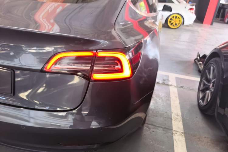Used Tesla Model 3 2019 Long-Range Rear-Wheel-Drive Version Right Rear Taillight