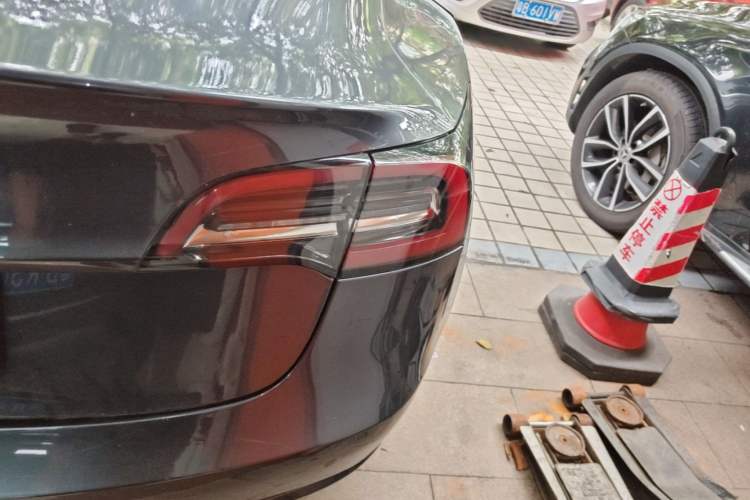 Used Tesla Model 3 2019 Long-Range Rear-Wheel-Drive Version Right Rear Taillight