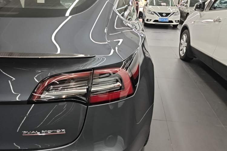 Used Tesla Model 3 2019 Performance High-Performance All-Wheel-Drive Version Right Rear Taillight