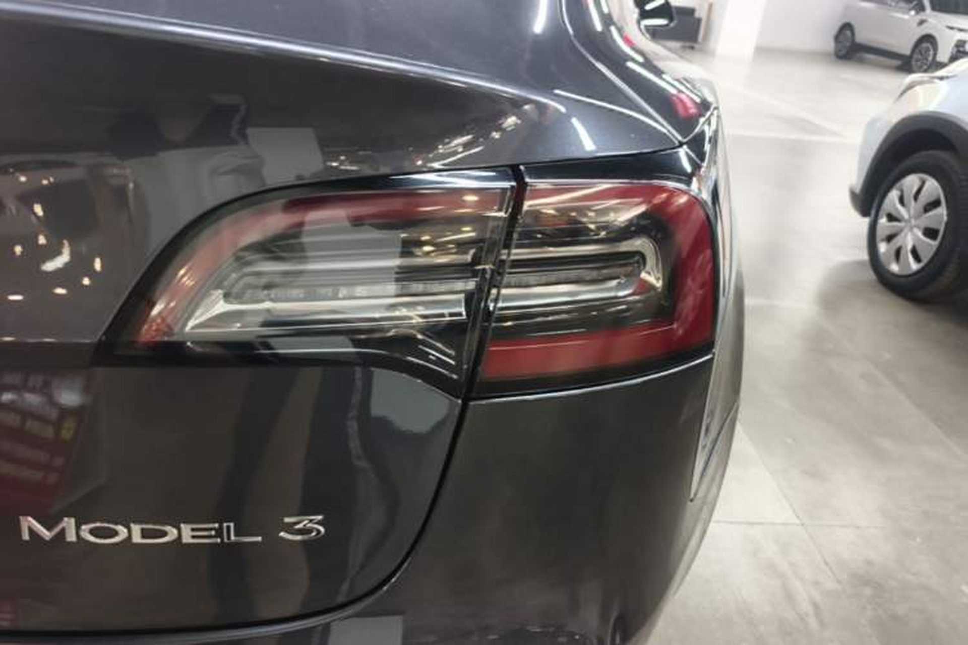 Used Tesla Model 3 2019 Standard Range Rear-Drive Upgraded Version Right Rear Taillight
