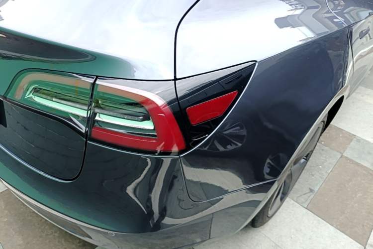 Used Tesla Model 3 2019 Long-Range Rear-Wheel-Drive Version Right Rear Taillight