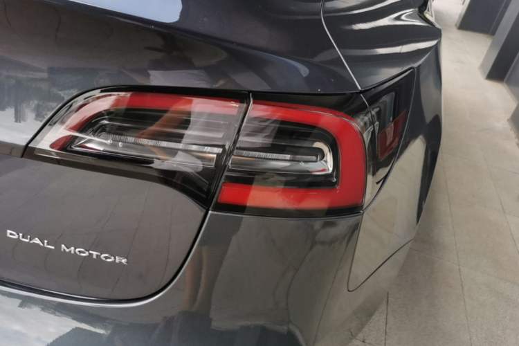 Used Tesla Model 3 2019 Long-Range All-Wheel-Drive Version Right Rear Taillight