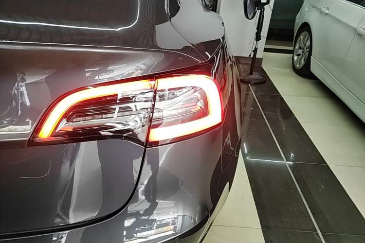 Used Tesla Model 3 2019 Standard Range Rear-Drive Upgraded Version Right Rear Taillight