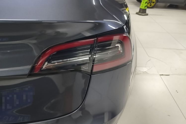 Used Tesla Model 3 2019 Standard Range Rear-Wheel Drive Upgraded Version (52 kWh) Right Rear Taillight