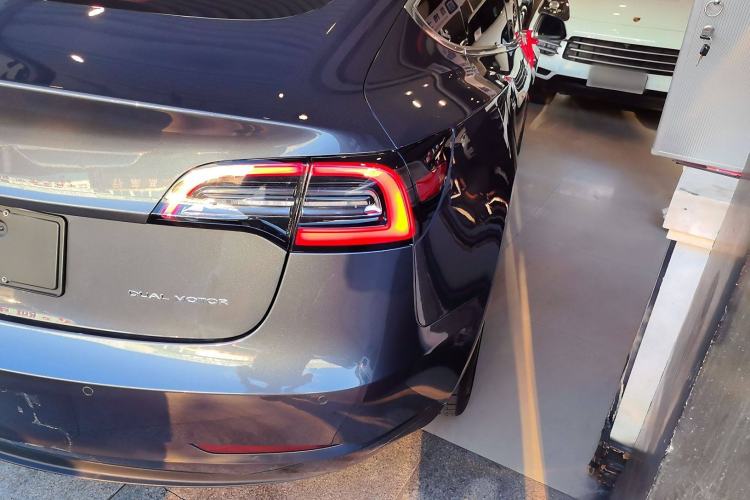 Used Tesla Model 3 2019 Long-Range All-Wheel-Drive Version Right Rear Taillight