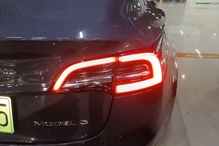 Used Tesla Model 3 2019 Standard Range Rear-Drive Upgraded Version Right Rear Taillight