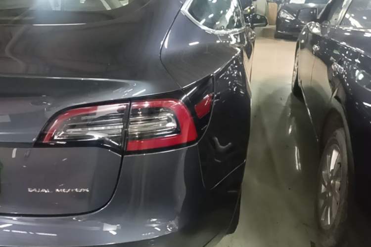 Used Tesla Model 3 2019 Long-Range All-Wheel-Drive Version Right Rear Taillight