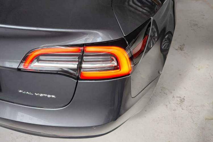 Used Tesla Model 3 2019 Long-Range All-Wheel-Drive Version Right Rear Taillight