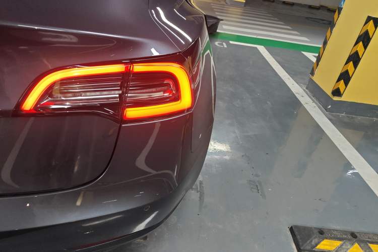 Used Tesla Model 3 2019 Long-Range Rear-Wheel-Drive Version Right Rear Taillight