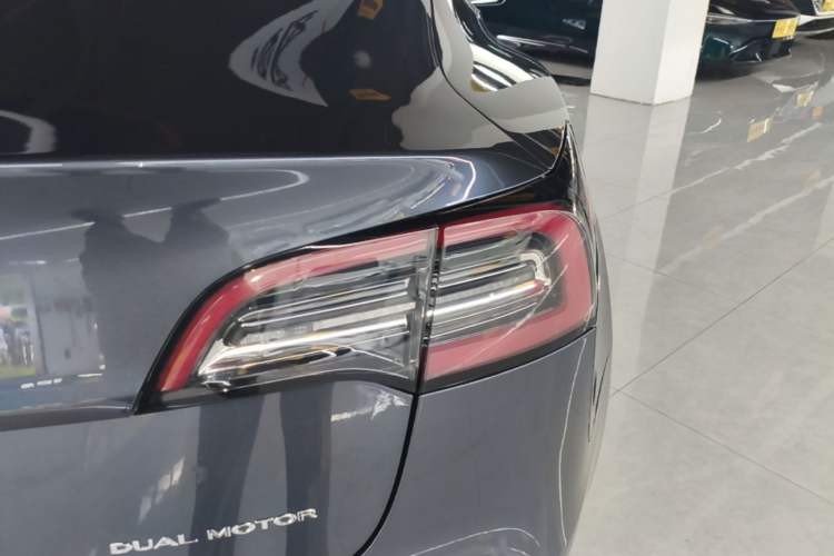 Used Tesla Model 3 2019 Long-Range All-Wheel-Drive Version Right Rear Taillight