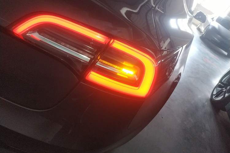 Used Tesla Model 3 2019 Long-Range Rear-Wheel-Drive Version Right Rear Taillight