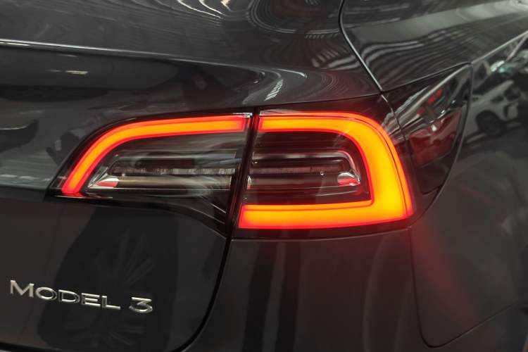 Used Tesla Model 3 2019 Standard Range Rear-Drive Upgraded Version Right Rear Taillight