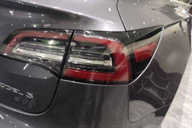 Used Tesla Model 3 2019 Standard Range Rear-Drive Upgraded Version Right Rear Taillight